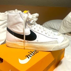 Nike Blazer Mid ‘77 women’s 8.5